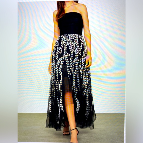 BCBGMaxAzria Dresses & Skirts - BCBG strapless dress